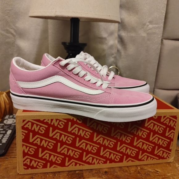 New Women's Vans - Picture 2 of 4